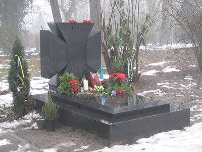 Україна отримала дозвіл на перепоховання Євгена Коновальця: зараз він похований у Нідерландах