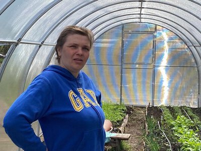 Переїхала із прикордоння: із чотирма дітьми, забрала корову, свиню і навіть консервацію