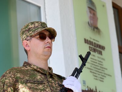На Франківщині відкрили пам’ятну дошку полеглому воїну Володимиру Семчуку