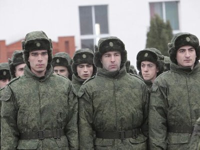 росіянам почали масово видавати мобілізаційні приписи у військкоматах