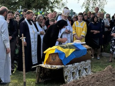 Горохівська громада попрощалася із захисником Віктором Миколайчуком