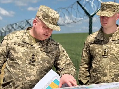 Кілометри ровів і спецзагороджень: військові показали, як Одесу готують до кругової оборони