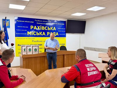 Ті, хто обганяє смерть у горах: у Рахові зворушливо відзначили титанів «екстреної» допомоги