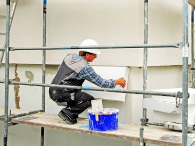 У Миргородському районі і під час фасадних робіт з висоти впали двоє чоловіків