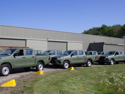 Нідерланди передали Україні понад 60 пікапів Toyota Hilux та сучасні безпілотні системи