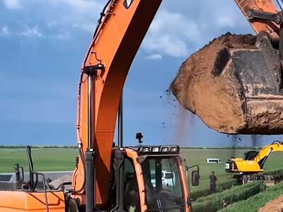 Одесу готують до кругової оборони навколо міста будують протитанкові рови та укріплення (ВІДЕО)
