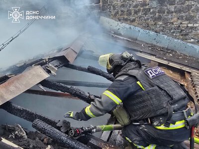 На Донеччині після обстрілів палали будинки, магазини та автомобілі (фото, відео)