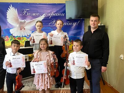 У Демидівці з творчим звітом виступили скрипалі