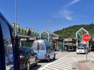 Чи можуть чоловіки із бронюванням виїхати за кордон