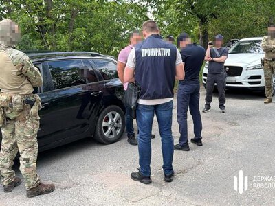 На Закарпатті адвокат вимагав 9 000 доларів у військового-втікача за зняття з розшуку