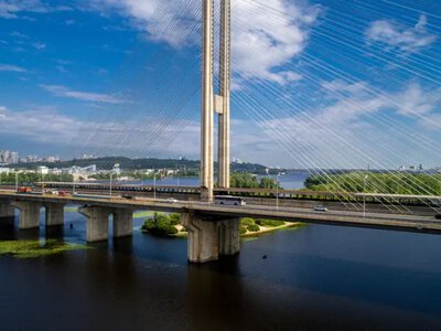 У Києві частково обмежать рух Південним мостом до 29 травня через ремонт покриття