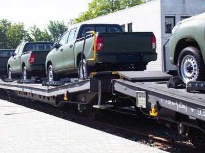 Нідерланди передали Україні пікапи для ЗСУ та новітні дрони