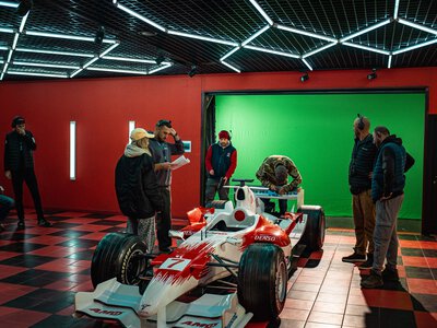 На My Drama вийшла спортивна драма «Overdrive to My Heart» зі справжнім болідом «Формули-1» та AI-сценами
