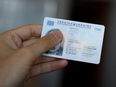 Дітям українців за кордоном доведеться оформити новий документ - На пенсії