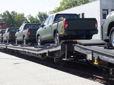 Нідерланди передали Україні понад 60 пікапів і безпілотні системи