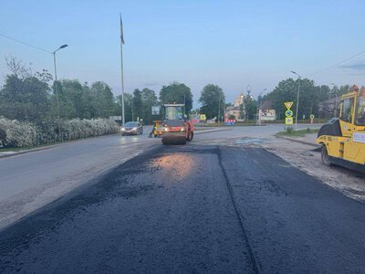 На дорогах Франківщини тривають ремонти: де зараз працює техніка