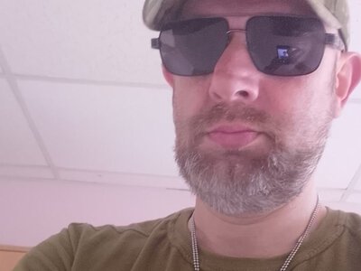 «Бережи себе, брат!» Щирі історії про прогулянки Києвом у військовій формі