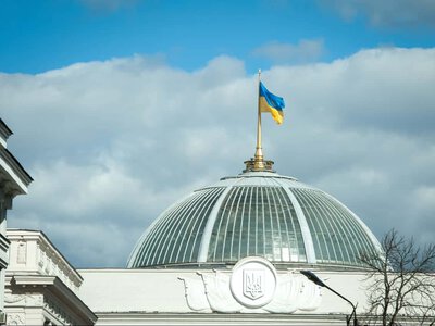 У Раді пропонують підняти прожитковий мінімум до 10 тисяч грн і встановити «стелю» зарплат для посадовців