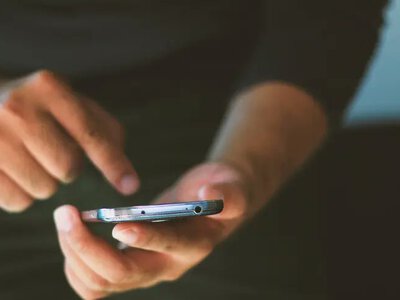 Мобільний зв’язок вимикатимуть під час тривог? У ЦПД пояснили, що відбувається