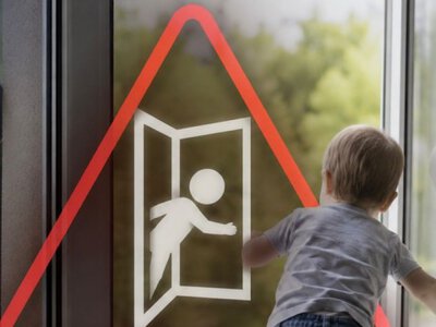 Стій, відчинені вікна: поліцейські закликають батьків подбати про безпеку дітей
