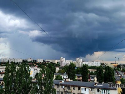 На Полтавщині оголосили жовтий рівень небезпеки через грозу та сильний вітер