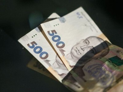 Нараховані 1500 грн забирають назад: чому так відбувається - На пенсії