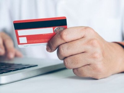 Банк заблокував картку без попередження: які причини і що робити