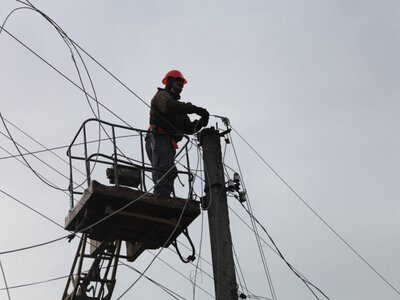 У Харківській області енергетики потрапили під ворожий обстріл, є поранені