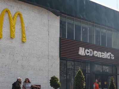 «29 років поруч із вами». McDonald’s на Лук’янівській, який постраждав через обстріл 24 травня, знову відкритий