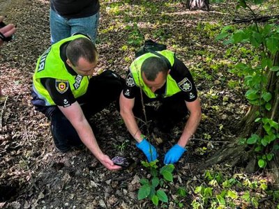 Волиняни розклали в лісі на Рівненщині 100 закладок із наркотиками