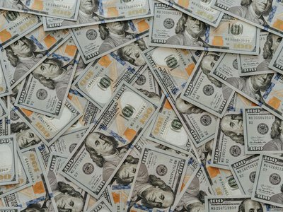 Валюта встановила рекорд: скільки гривень у 200 доларах тепер