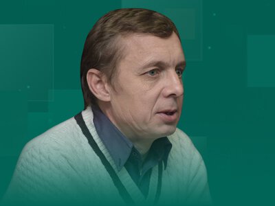 Свириденко демонструє навички з каліграфічного письма