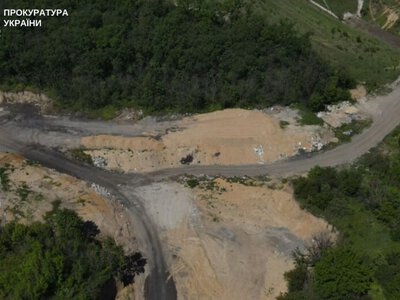 Прокурори вимагають повернути державі понад 23 га земель лісового фонду у Дніпровському районі, які перетворили на сміттєзвалище