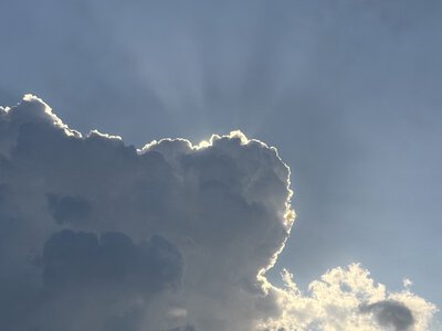Слабкі дощі та до 23° тепла прогнозують на Закарпатті