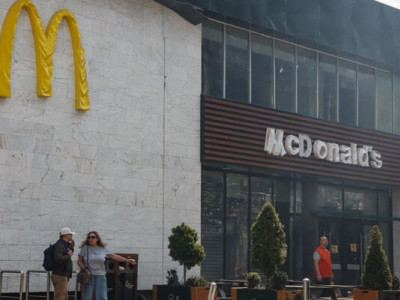 McDonald’s на Лук’янівській, який постраждав через обстріл 24 травня, знову відкритий