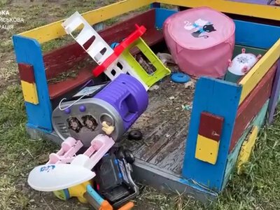  Який вигляд має дитячий майданчик у Херсоні після російської атаки 
