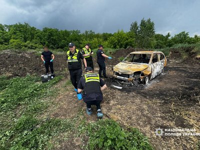Поліція встановлює обставини загибелі людини у згорілому автомобілі поблизу Шкуринців