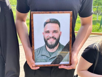У Надвірній громада попрощалася з Героєм Романом Возним