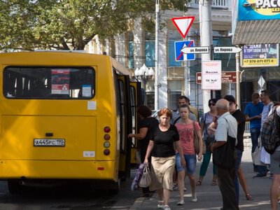 Крим ходить пішки? Чому в регіоні не їдуть автобуси і до чого тут війна