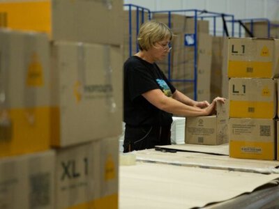 Укрпошта запроваджує комірки швидкої видачі посилок у відділеннях