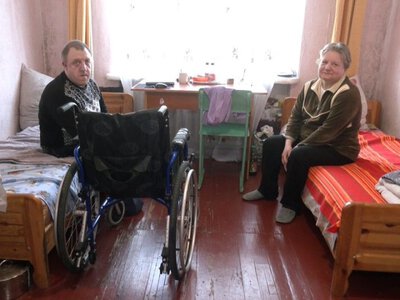 “Нам було страшно кудись виїжджати”: сестра і брат з інвалідністю залишили Торецьк і 2 роки живуть у прихистку на Волині