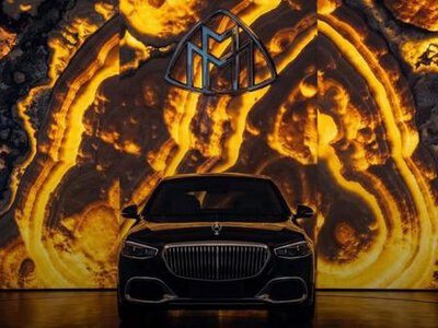 В автосалоні Mercedes-Maybach в Києві встановили унікальне декоративне панно з оніксу (ВІДЕО)