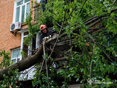 На Кіровоградщині рятувальники продовжують ліквідацію наслідків негоди