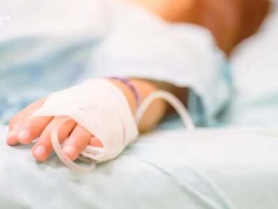 Трирічна дівчинка та її матір у тяжкому стані після обстрілу Херсона: дитину готують до Охматдиту