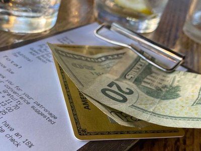 Американська культура чайових дедалі активніше поширюється у світі