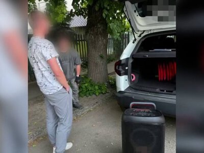 У Луцьку затримали двох хлопців, які на Театральному майдані гучно слухали музику російською мовою