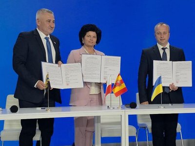 Громада на Вінниччині підписала угоду про партнерство з Польщею та Донеччиною