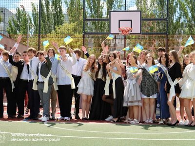 У Запоріжжі та області завершується навчальний рік для майже 100 тисяч школярів (фото)