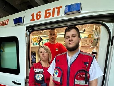 Витягли з того світу: у Тернополі бригада «швидкої» 16 хвилин реанімувала чоловіка, який попирхнувся під час їжі