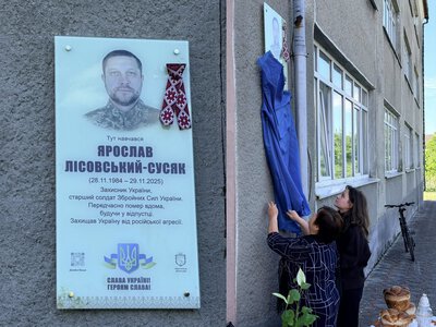 У Бурштині відкрили меморіальну дошку Захиснику Ярославу Лісовському-Сусяку